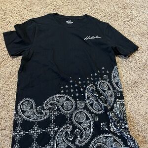 Hollister Black and White Paisley Men's Tee